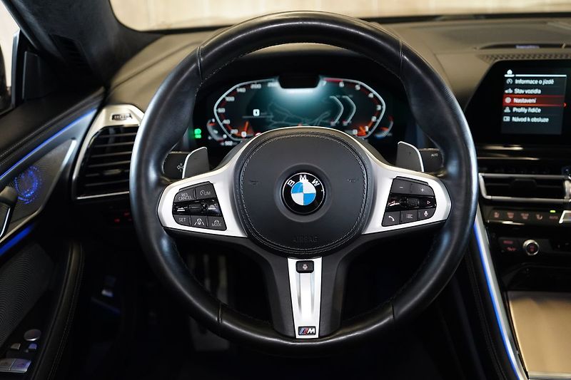BMW Řada 8 M850i xDrive, Golden Thunder - fotka 26 z 50