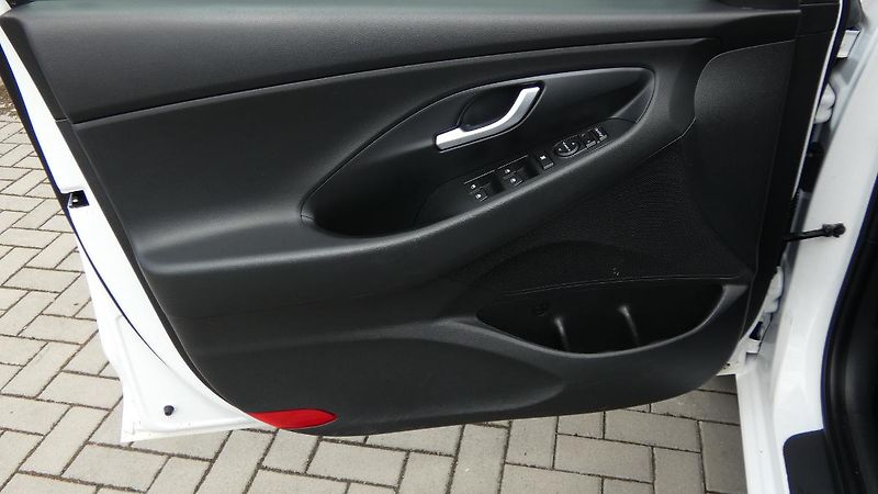 Hyundai i30 Kombi 1.5 T-GDI mHEV Smart - fotka 8 z 23