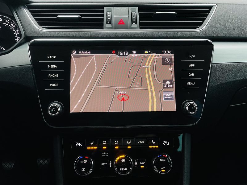 Škoda Superb 1.4TSI 1.MAJITEL KAMERA VÝHŘEV - fotka 37 z 48