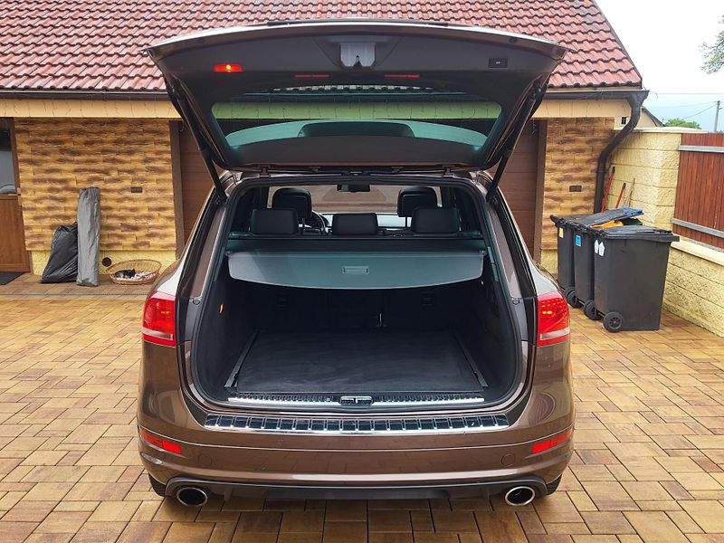 Volkswagen Touareg (2014) 4.2TDi V8 250KW*R-LINE*PANORAM - fotka 37 z 55