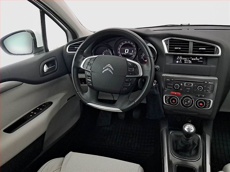 Citroën C4 (2012) Exclusive 1.6 HDi, Serv.kniha - fotka 7 z 19