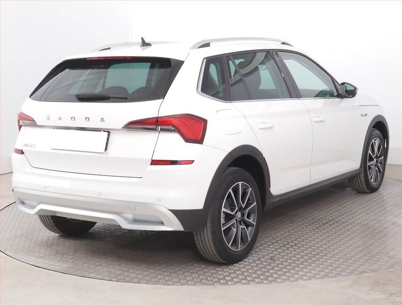 Škoda Kamiq (2023) Scoutline 1.0 TSI - fotka 5 z 15
