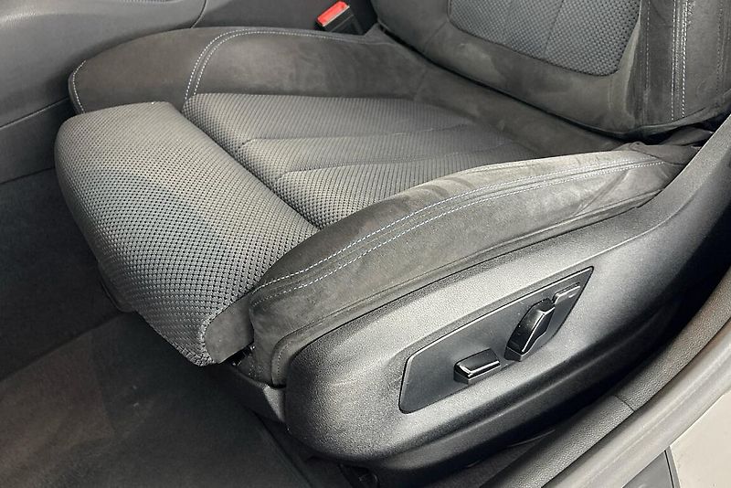 BMW Řada 5 530d xDrive - fotka 7 z 29