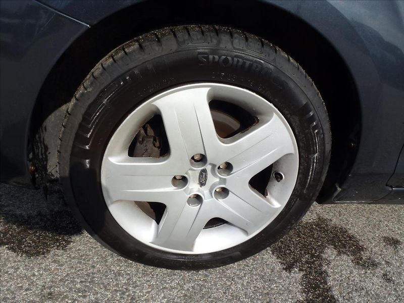 Ford Focus 1,6 16V  Elegance - fotka 37 z 48