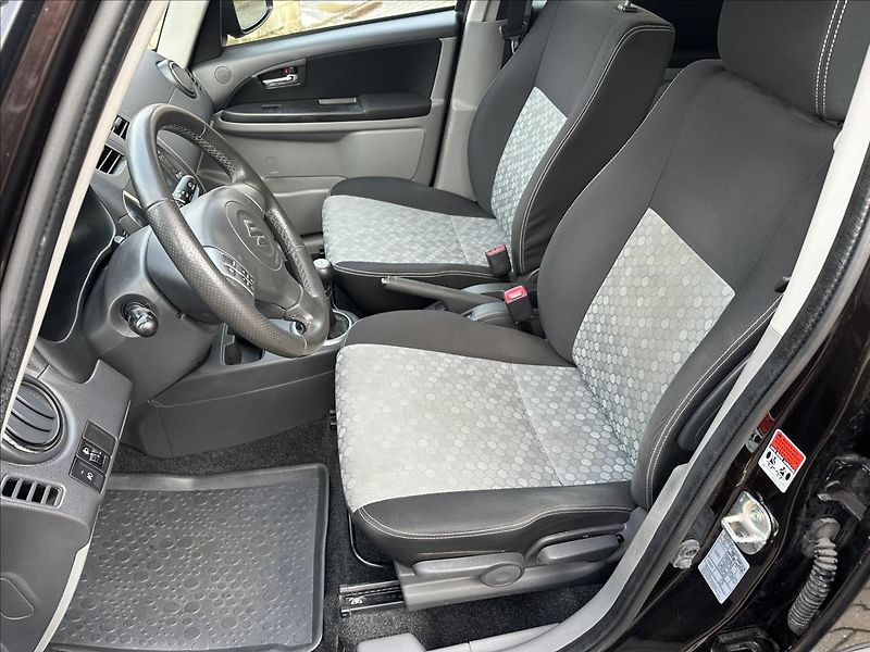 Suzuki SX4 1,6 1.majitel ! - fotka 12 z 21
