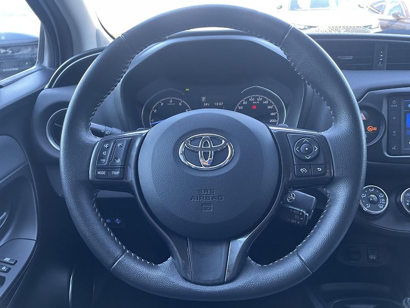 Toyota Yaris ACT. TREND Y20 1.5 VVT-i 82 kW - fotka 11 z 23