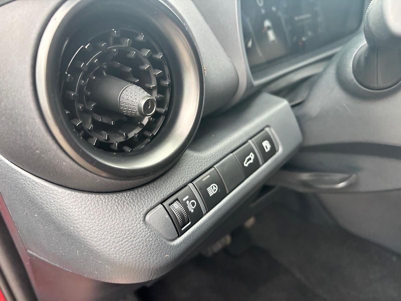 Toyota C-HR 2,0 HEV e-CVT Executive - fotka 14 z 29