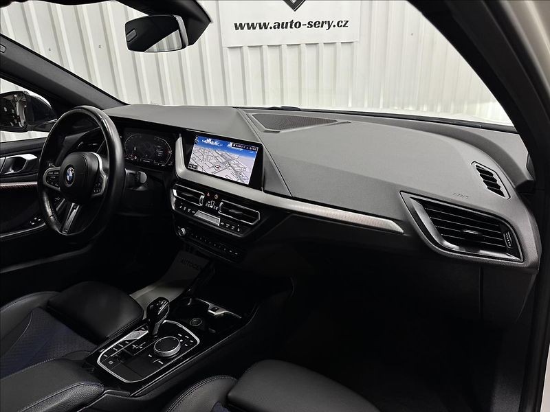 BMW Řada 1 120i M Sport Virtual Pano LED - fotka 44 z 47