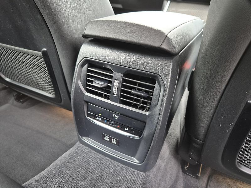 BMW Řada 3 TOURING 330D M SPORT 210kw 19A - fotka 44 z 50
