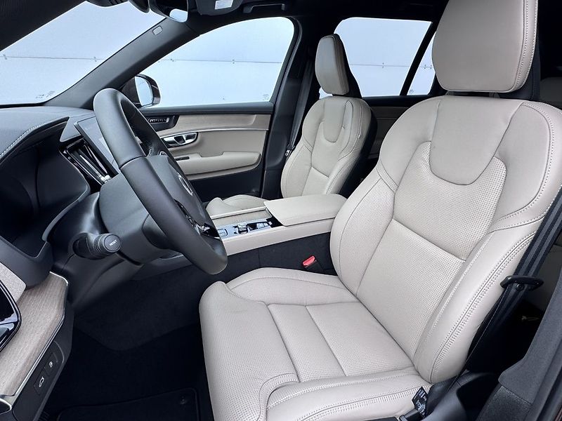 Volvo XC90 PLUS BRIGHT B5 AWD 184 kW - fotka 11 z 28