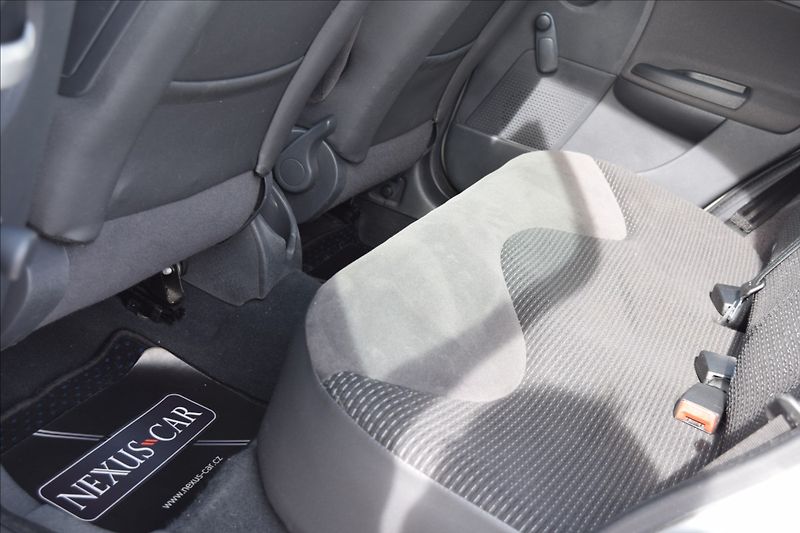 Citroën C3 1,4 i 54KW ALU NÍZKÝ NÁJEZD KM - fotka 15 z 35