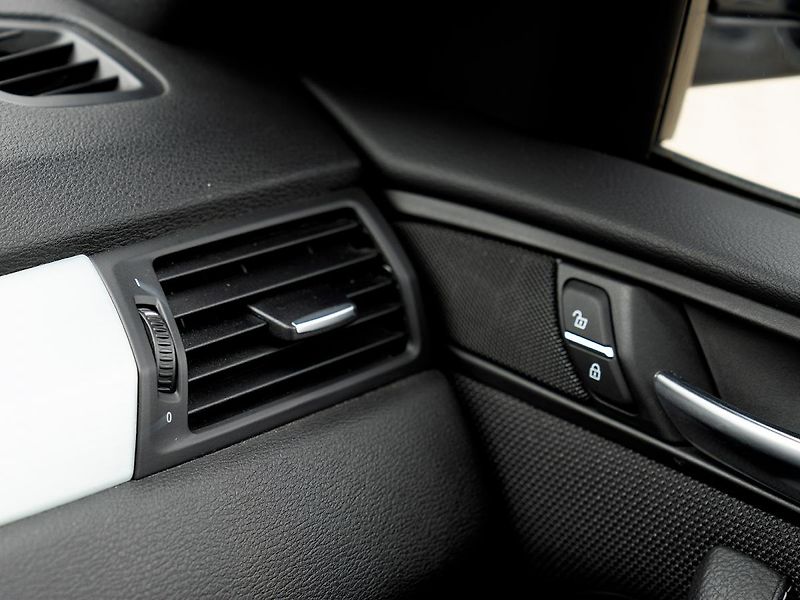 BMW X3 xDrive20d (F25) Model M Sport - fotka 15 z 31
