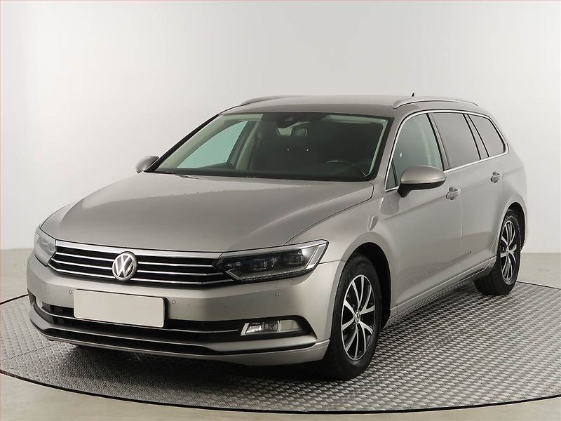 Volkswagen Passat (2015) Comfortline 2.0 TDI, Navi - fotka 2 z 18