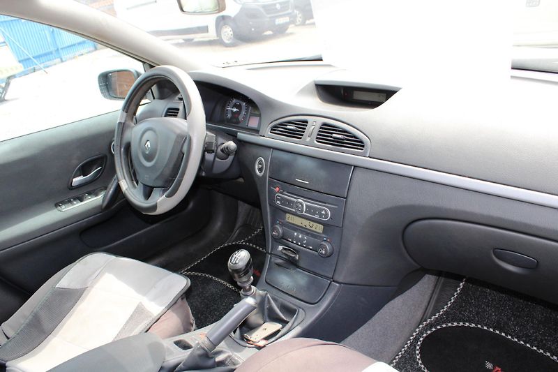 Renault Laguna (2007) 1,9DCI 96KW KLIMA EL.OKNA ALU - fotka 14 z 16