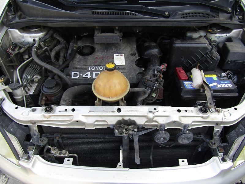 Toyota Avensis Verso (2003) 2.0 D-4D 85kW BEZ KOROZE A DPF - fotka 30 z 30