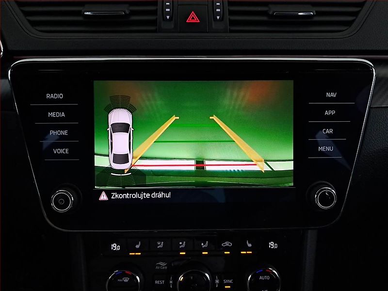 Škoda Superb (2020) Sportline 2.0 TDI - fotka 16 z 19