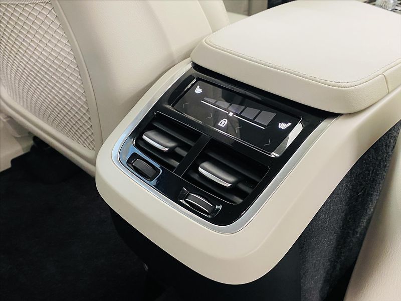 Volvo XC90 2,0 B5 AWD 173kW Inscription - fotka 26 z 31