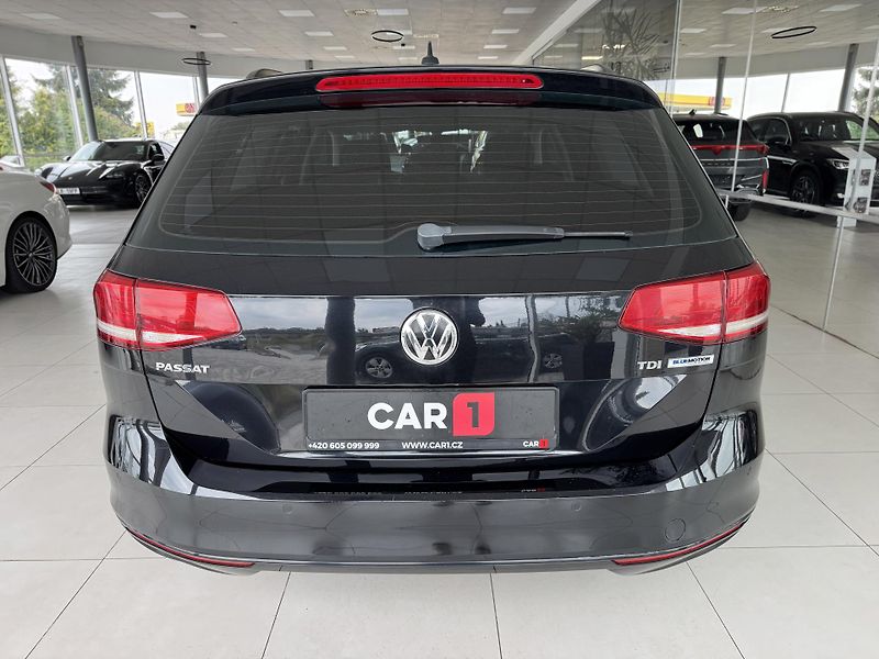 Volkswagen Passat 1,6TDI DSG*ComfortLine*ACC*Nav - fotka 6 z 32