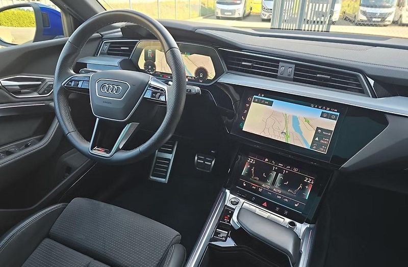 Audi Q8 e-tron 55 Q S-Line 360k Pano Tažné - fotka 18 z 26