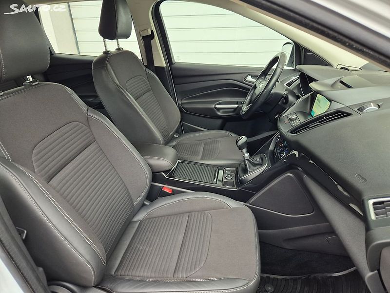 Ford Kuga (2017) 1.5i 110kw Nové ČR - fotka 14 z 30
