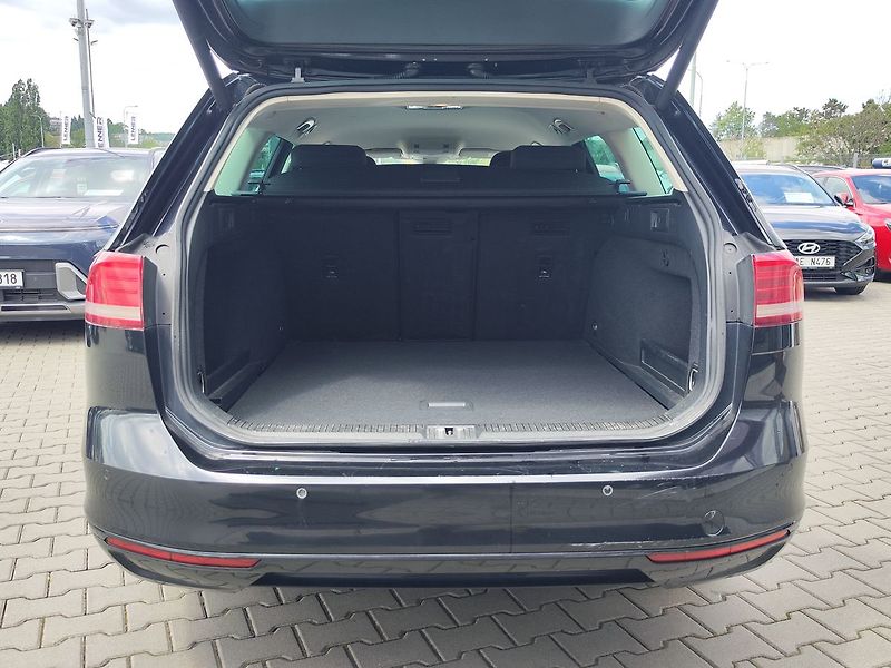 Volkswagen Passat 2.0 TDi/110kW Comfortline DSG - fotka 9 z 32