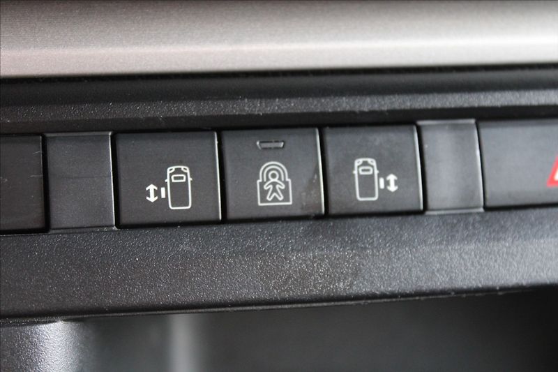 Citroën Jumpy 2,0 HDi  ČR,DPH,AT,8MÍST,SHINE - fotka 18 z 51