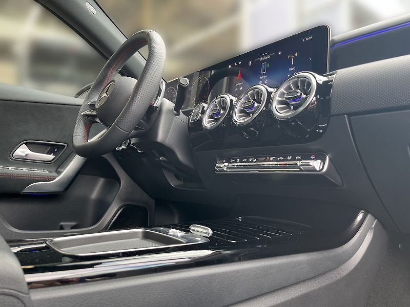 Mercedes-Benz Třídy A A-Třída 200 d AMG Night - fotka 17 z 21