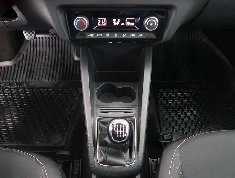 Škoda Fabia (2017) Ambition Plus 1.0 TSI - fotka 13 z 18