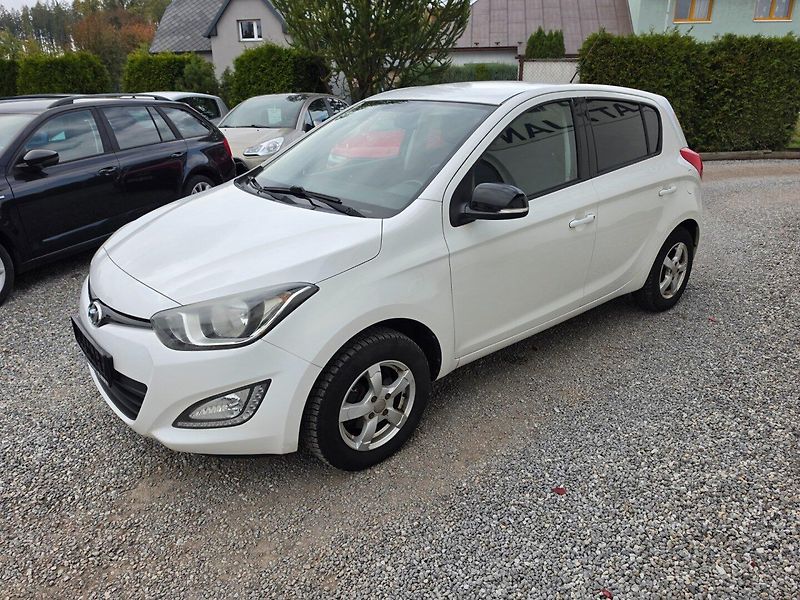 Hyundai i20 (2014) 1.2i Velmi pěkný - fotka 6 z 19