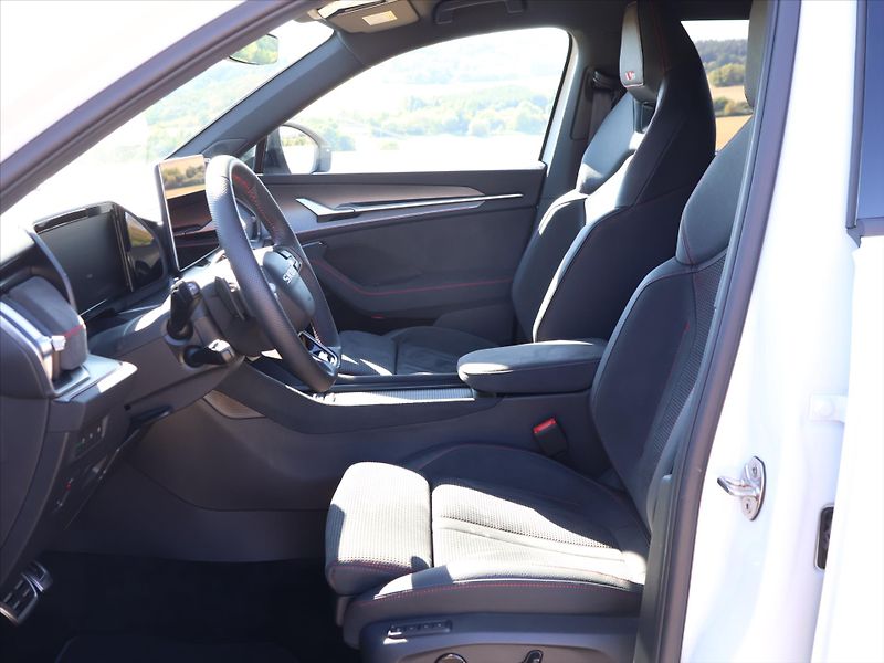 Škoda Kodiaq 2,0 TSI DSG 4x4 RS DPH - fotka 12 z 33