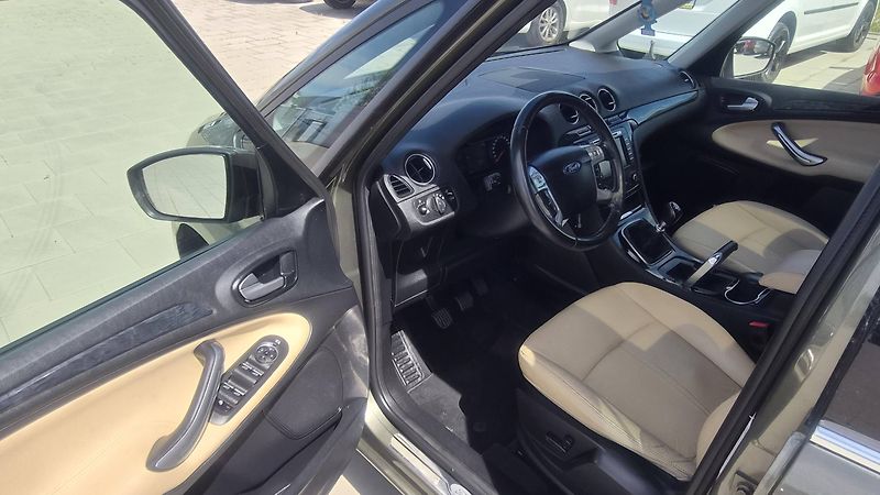 Ford Galaxy  1.6i Turbo - Titanium 7míst - fotka 10 z 25
