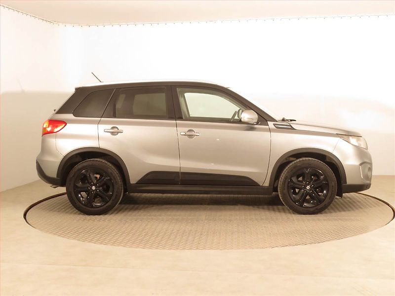 Suzuki Vitara (2016) 1.4 BoosterJet, 4X4, Automat - fotka 6 z 19