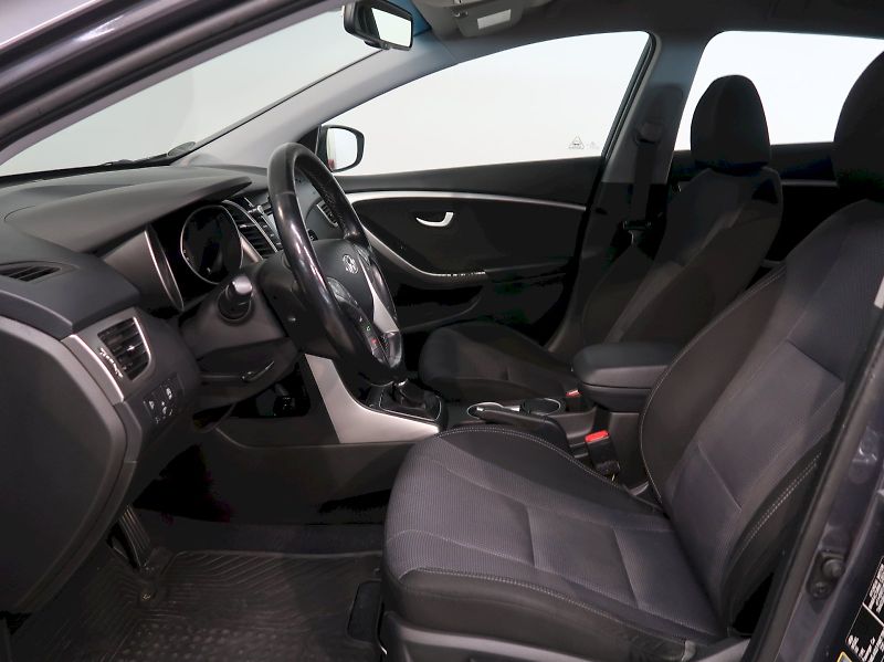 Hyundai i30 (2017) WEEKEND 1.6GDI 99KW - fotka 13 z 30