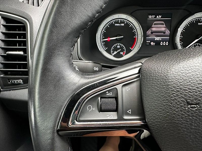 Škoda Karoq 1,6 TDI 85kW STYLE CZ-SERVIS!! - fotka 22 z 42