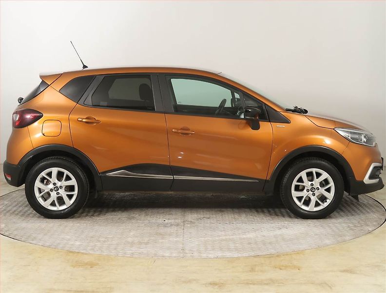Renault Captur (2019) Limited 0.9 TCe, Navi - fotka 6 z 18
