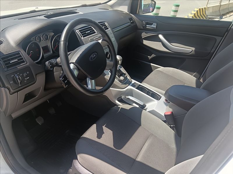 Ford Kuga 2,0 TDCi - fotka 17 z 21