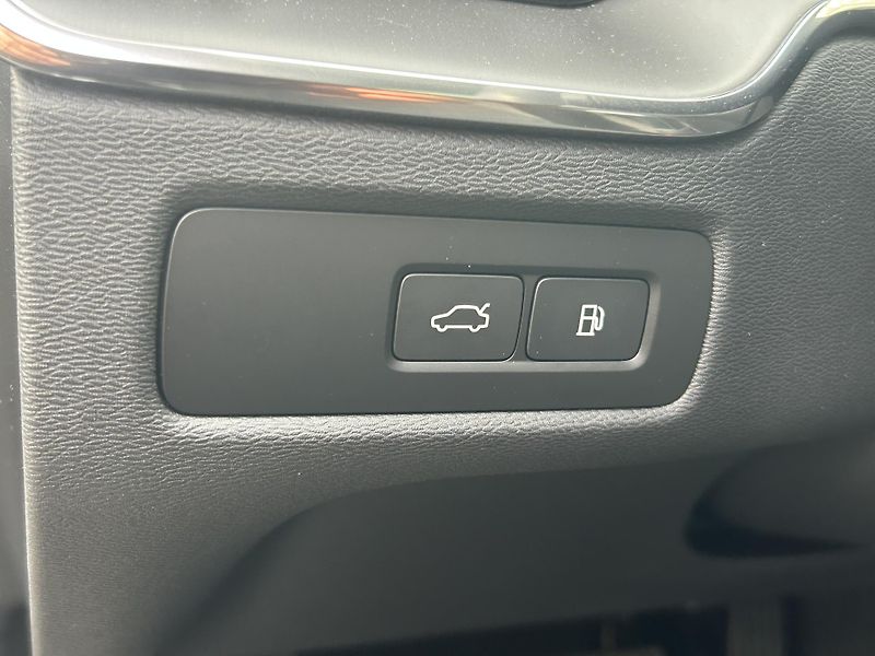 Volvo XC60 (2025) T6 RECHARGE PHEV 4WD ČR 1.maj  - fotka 38 z 46