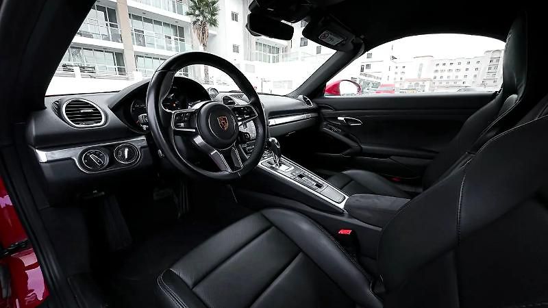 Porsche 718 (2022) Otevřený roadster - fotka 9 z 13