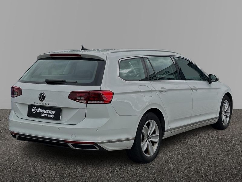 Volkswagen Passat ELEGANCE - fotka 4 z 4