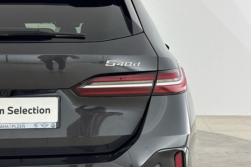 BMW Řada 5 540d xDrive Touring - fotka 5 z 19