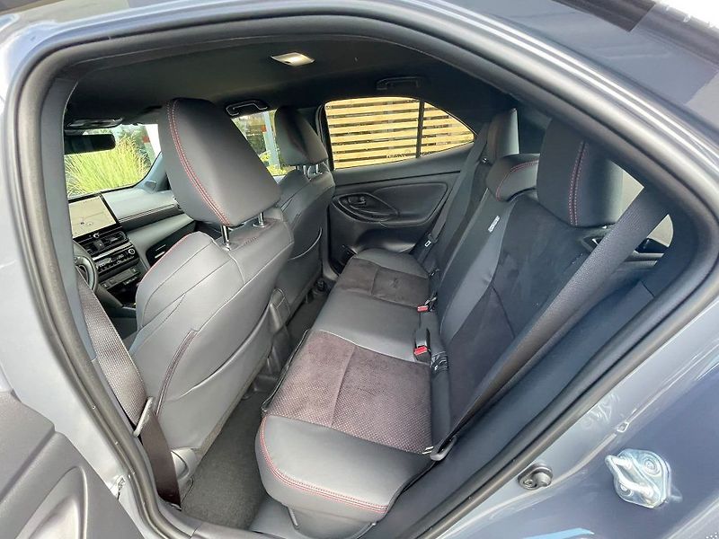 Toyota Yaris Cross 1.5 Hybrid 130k GR SPORT TECH - fotka 26 z 31