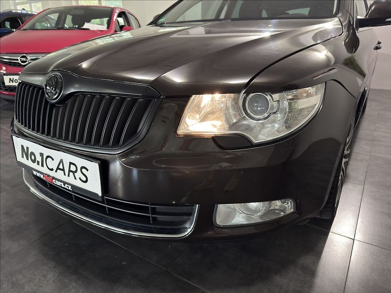 Škoda Superb 2,0   TDI 4X4 125KW ELEGANCE - fotka 29 z 31