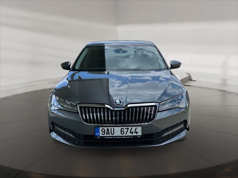 Škoda Superb 1,5 TSI Ambition - fotka 2 z 11