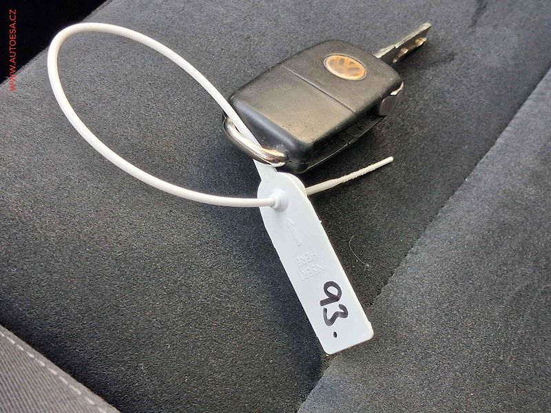 Volkswagen Golf (2009) 1.4TSi, navi, výhřev sed - fotka 19 z 19