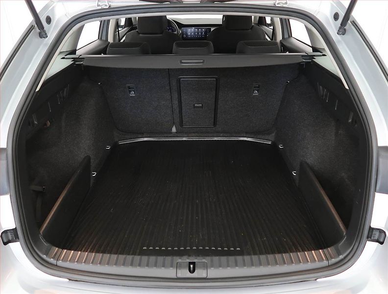 Škoda Octavia (2023) Ambition 2.0 TDI, ČR,1.maj - fotka 13 z 25