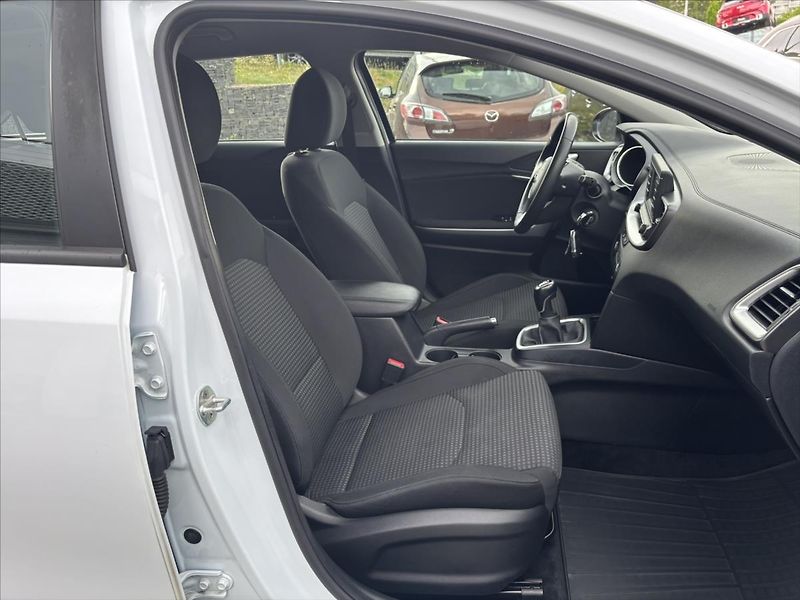 Kia Ceed 1,4 TGDi 103kW Fresh ZÁRUKA - fotka 15 z 33