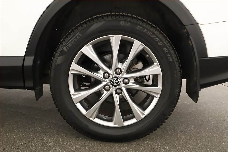 Toyota RAV4 (2017) 2.5 Hybrid - fotka 12 z 21