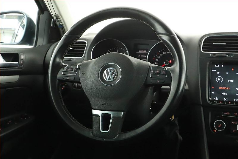 Volkswagen Golf (2013) 1.6 TDI, nová STK, udržované - fotka 13 z 14