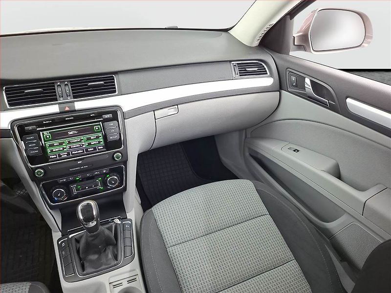 Škoda Superb (2012) 2.0 TDI, Xenony, Tempomat - fotka 8 z 15