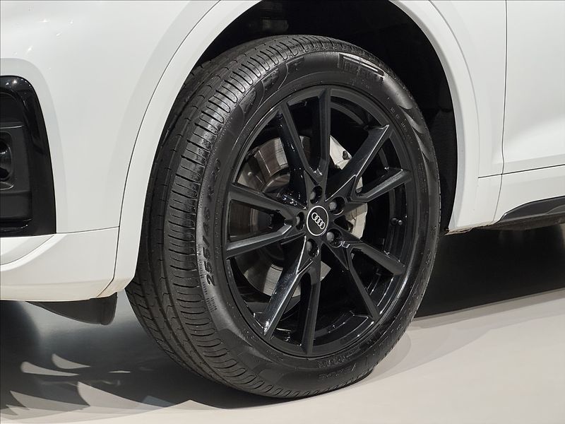 Audi Q5 2,0 TDi  Quattro S-Line Assist - fotka 7 z 50